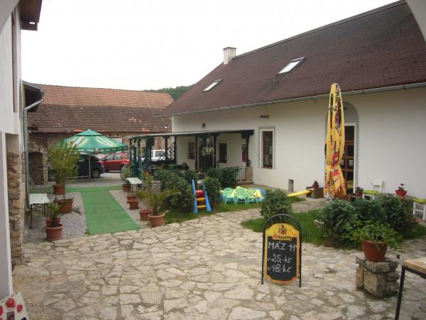 Restaurace u Lva - dvůr